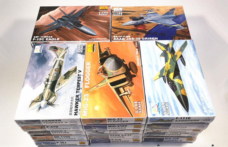 Desk Setup Computer - 25 Piezas de Aviones Militares de