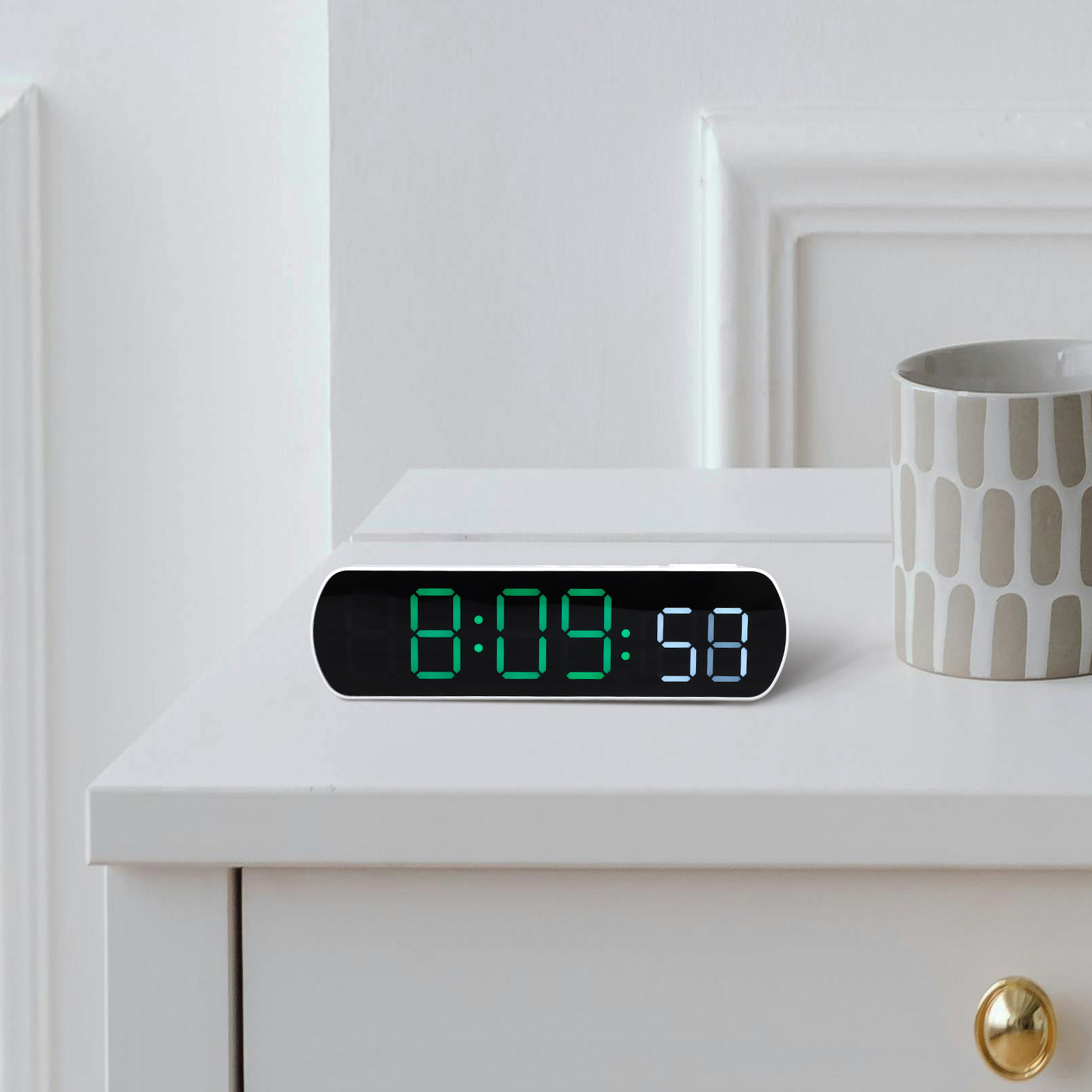 Reloj Despertador Digital LED  - Desk Setup In Small Bedroom reseña y precio